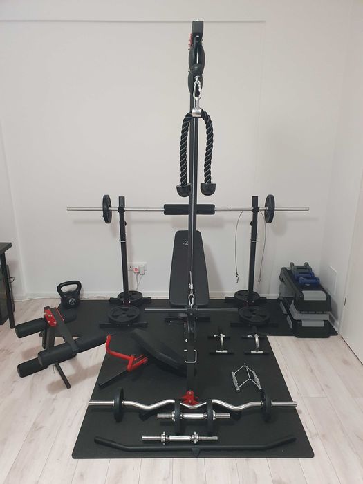 Sala de forta complet echipata (banca, scripete, haltera, gantere etc)