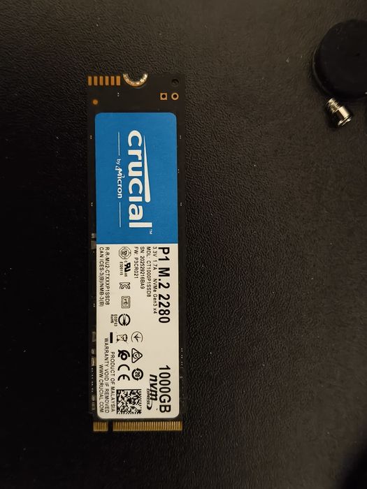 Vând SSD Crucial P1 1TB Nvme M2