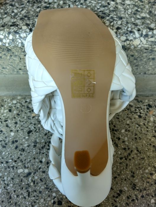 Летни сандали, бели. Чисто нови.