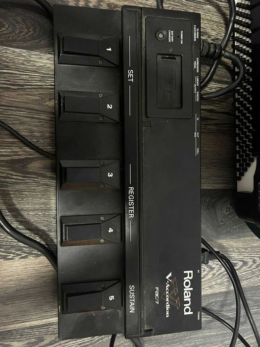 De vanzare acordeon Roland FR2