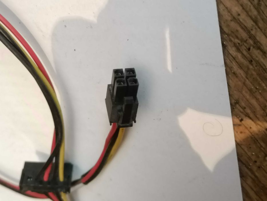 Продам оригинальный кабель питания HP (4-pin на 2 SATA).