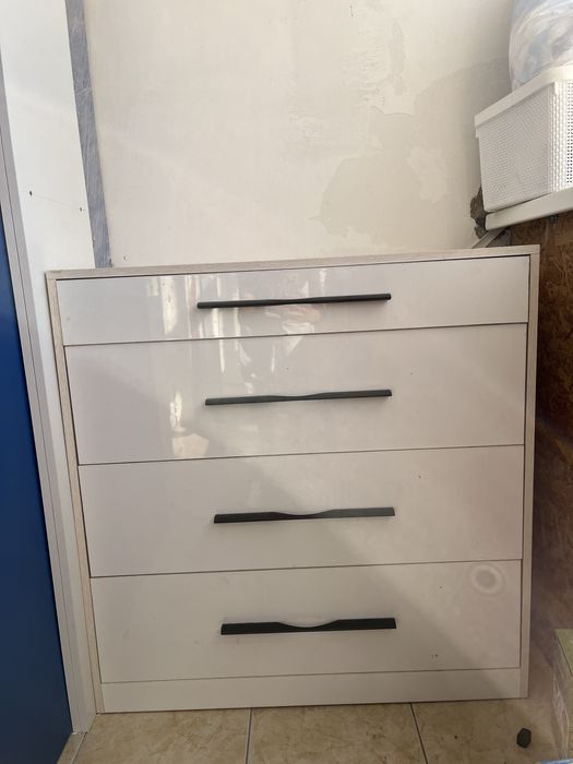 Срочно продам. Тумбочка