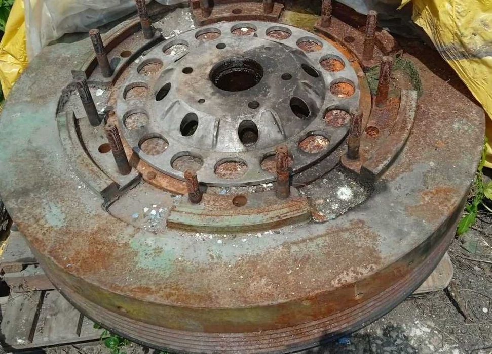 Ексцентър преси 25,63,100;ПЕ63А на части; метални палети;хидравл.преси