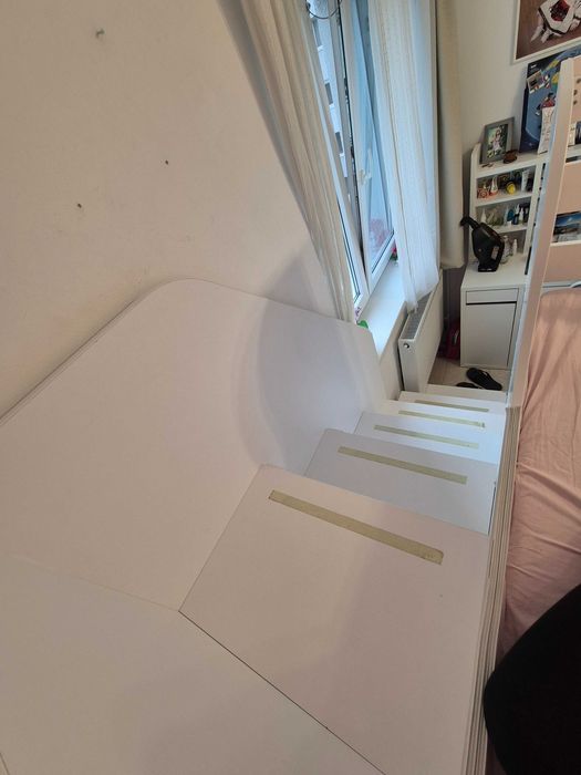 Vand pat supraetajat alb cu spatiu de joaca sub pat