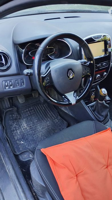 Vând Renault Clio