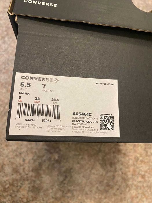 Converse inalti  dama negri cu detalii aurii .