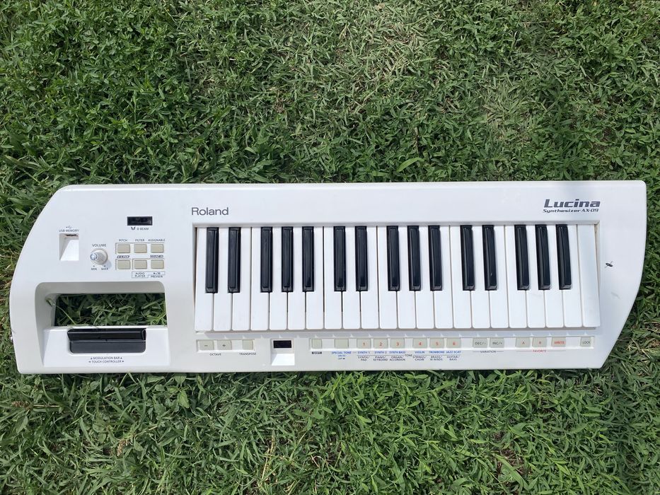 keytar Roland Lucina