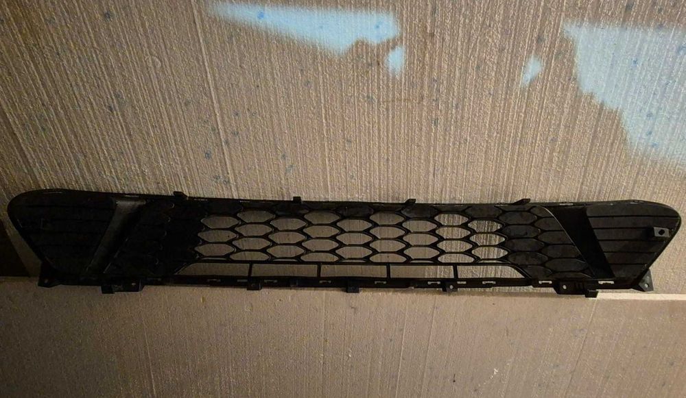 Долна решетка предна броня Kia Ceed година 2018 - 86561J7910