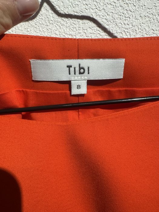 Елегантна дамска блуза и пола