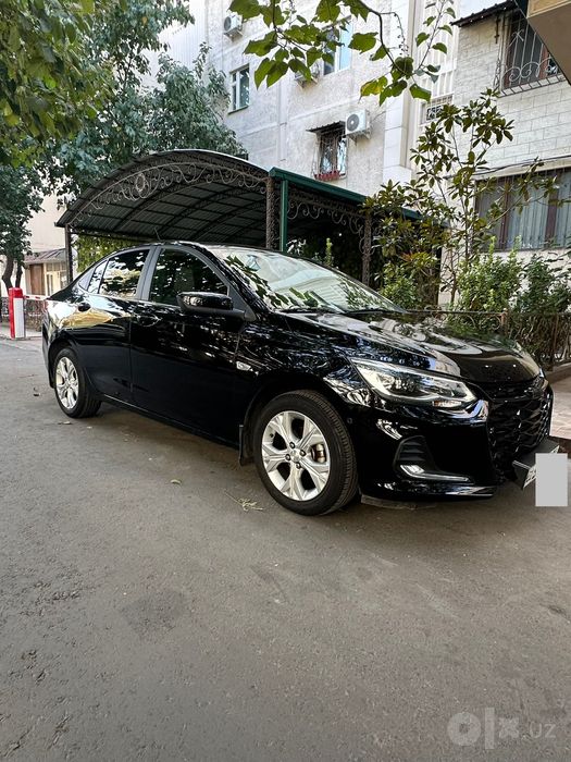 Chevrolet Onix Premier 2