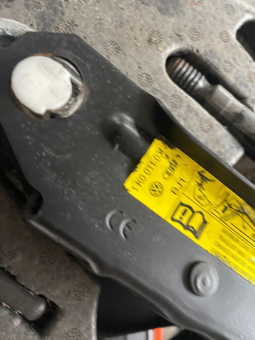 Set cric +organizator original Vw Golf , Touran , Sharan etc