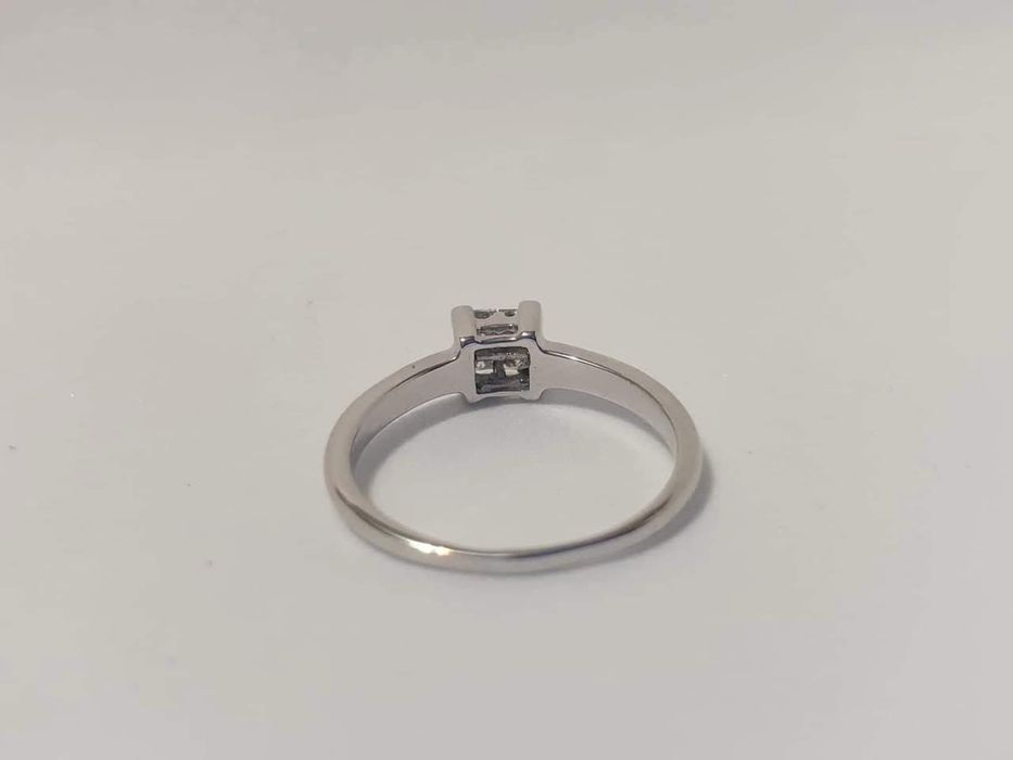 inel din aur alb de 14k,cu diamante de 0,15k