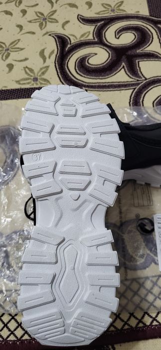 Женские кросовки  по 2500тг