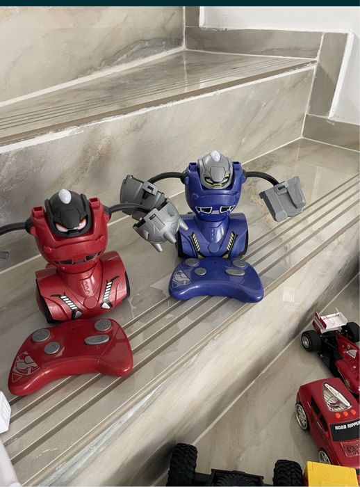 Roboti Cu Telecomenzi