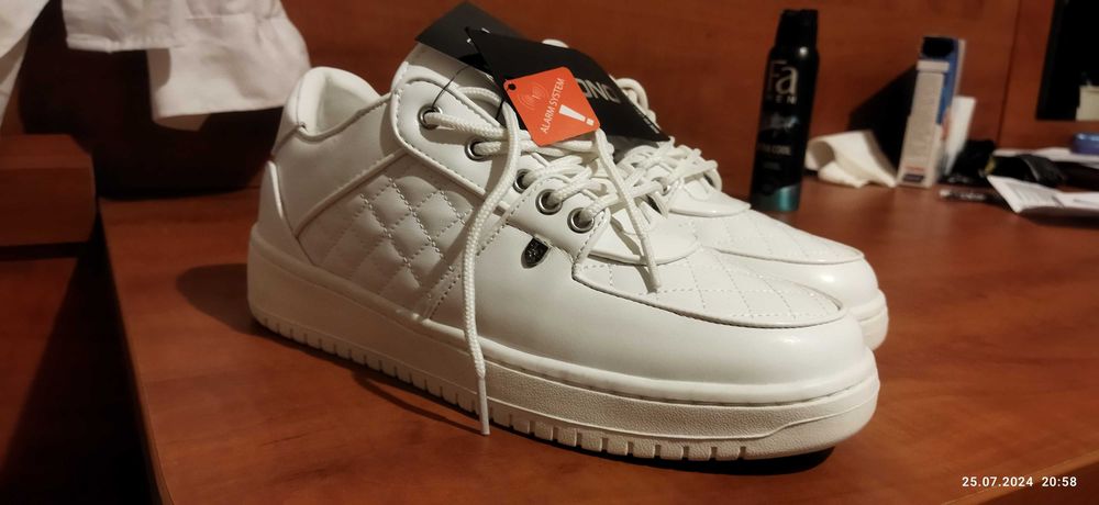 Кроссовки      новинки