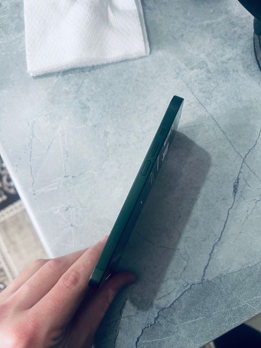 Продам айфон 13