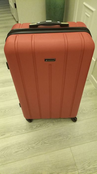 СРОЧНО  продается Чемодан.