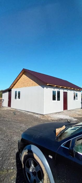 Executam case modulare pe structura metalica