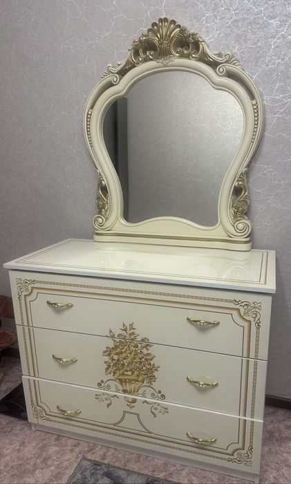 Комод с зеркалом классика,цвет айвори