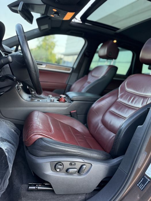 Vw Tuareg 3.0D Exclusiv camere 360 culoare deosebita