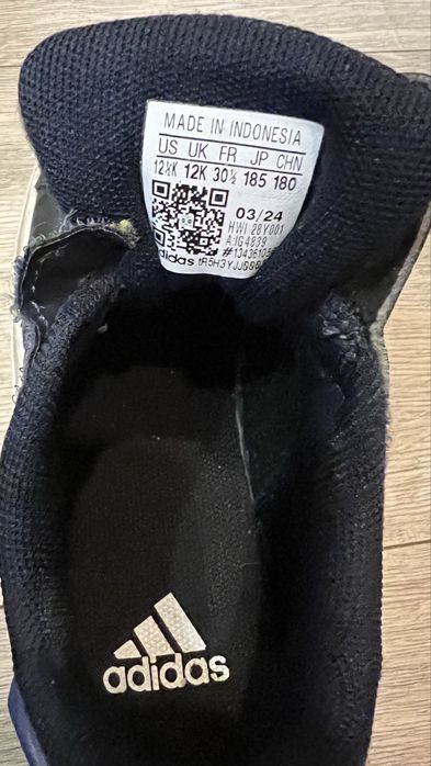 Продам детские кроссовки Adidas 30 размер