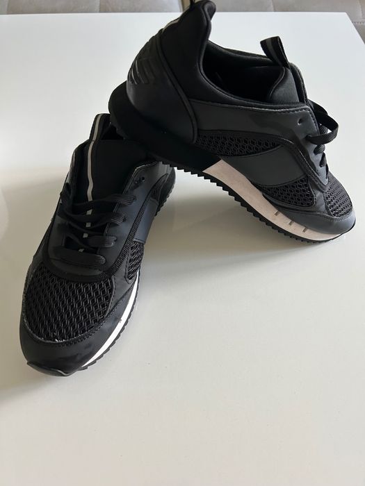 Продавам мъжки Спортни обувки ARMANI