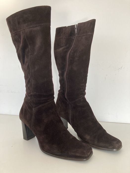 Cizme maro cu toc din piele intoarsa, marime 36