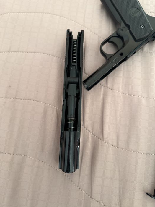 Airsoft пистолет