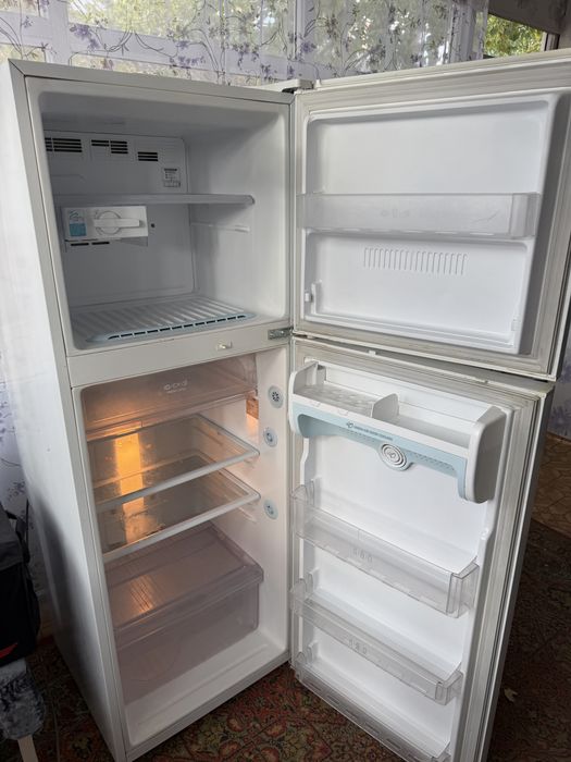 Продам Холодильник с Машинкой