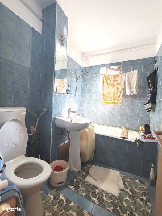 Apartament 3 camere Prundu, decomandat, 2 bai, 2 balcoane, 73 mp