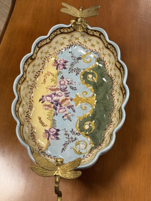Fructiera deosebita din portelan cu ornamente din bronz
