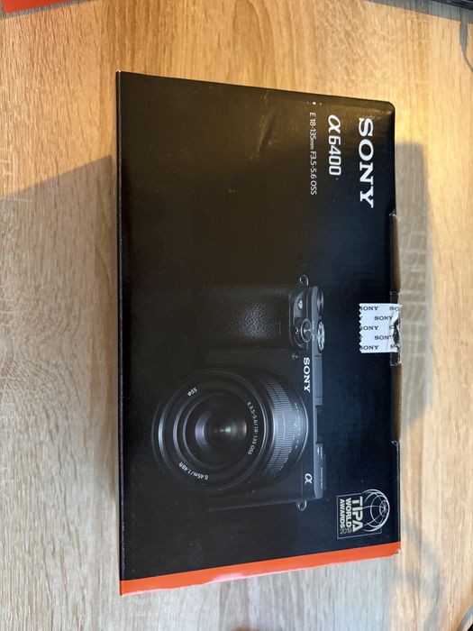 Vand Sony A6400 + obiectiv 35mm OSS