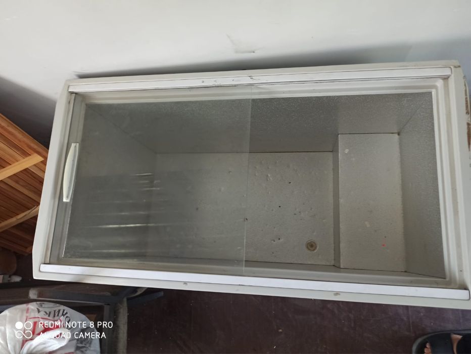 Продам морозильник и кассу для магазина