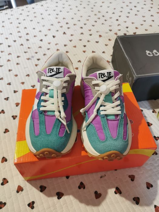 Продам детские кроссовки