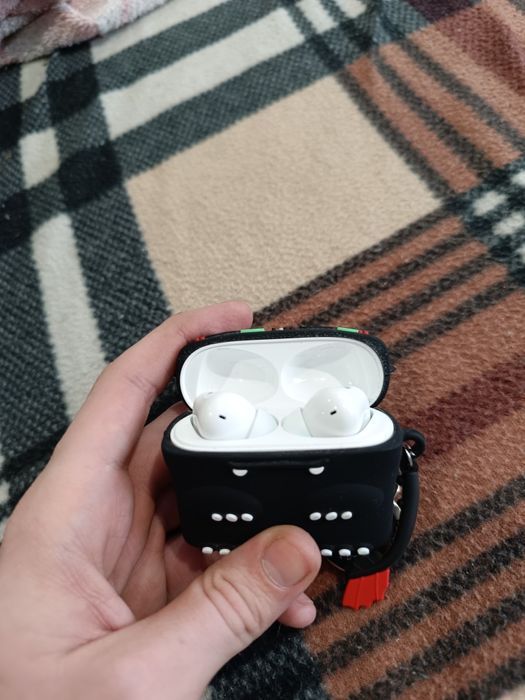 Продам наушники Redmi Buds 4 Pro