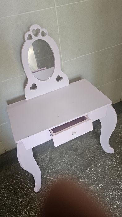 Masuța cu oglida pentru machiaj fetite