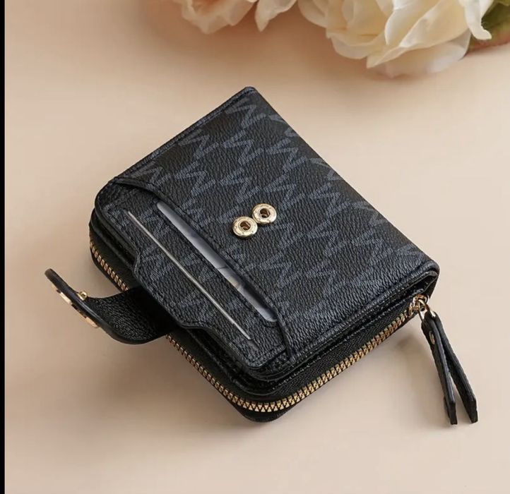 Малък дамски портфейл