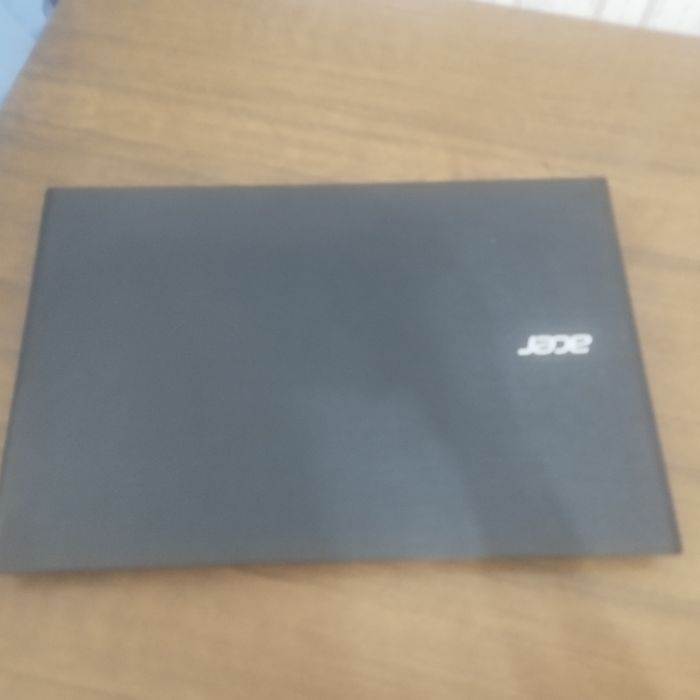 Продам ноутбук Acer в среднем состоянии работает хорошо.