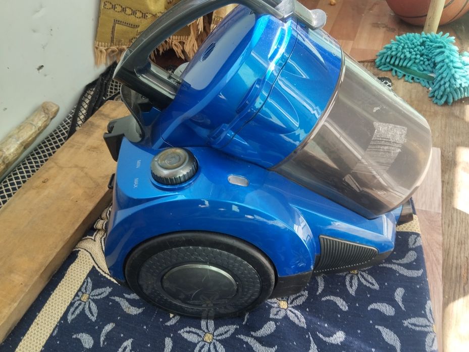 Пылесос artel почти новый