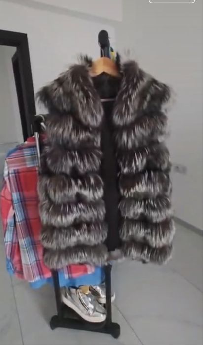 Vesta blana vulpe noua