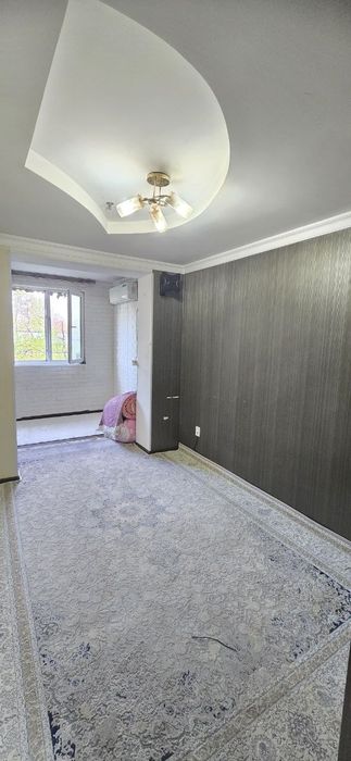 Продам чиланзар 26.  Двух комнатная.  Балкон 2*6