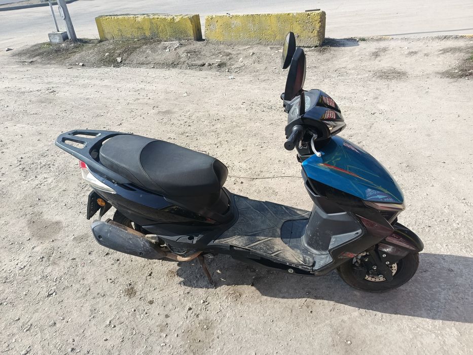 Продам мопед м12 200 кубов...