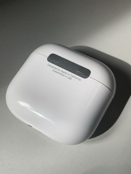 Apple AirPods 4 ANC