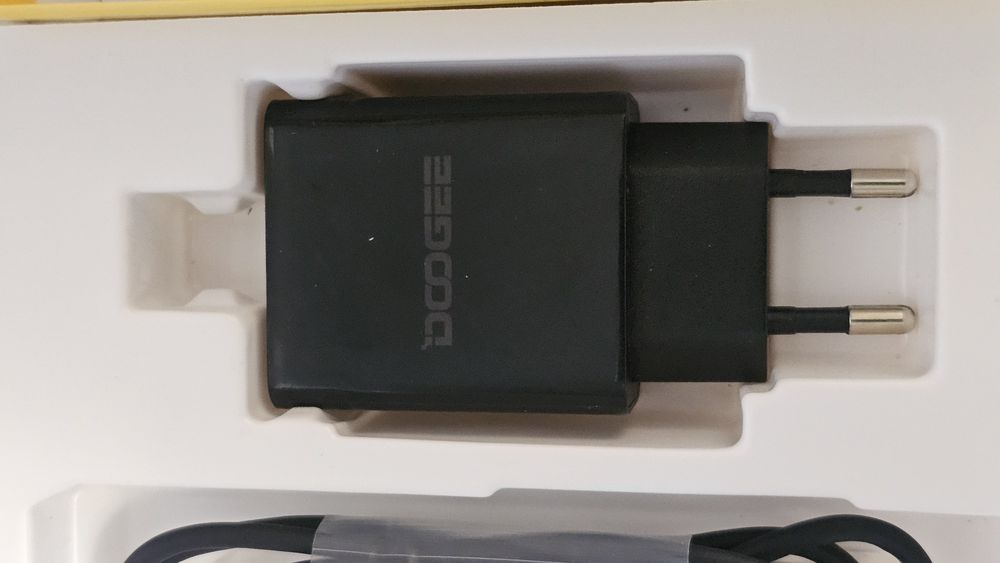 Уникален телефон DOOGEE S Mini