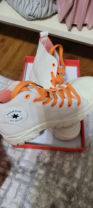 Продам обувь по низкой цене срочно!Arzon narxlarda sotiladi