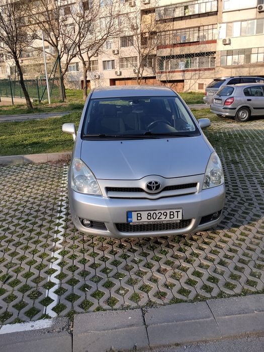 Тойота Корола версо