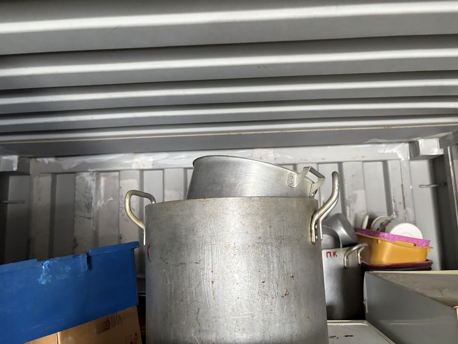 Продам баки, кострюли ,посуду со столовой