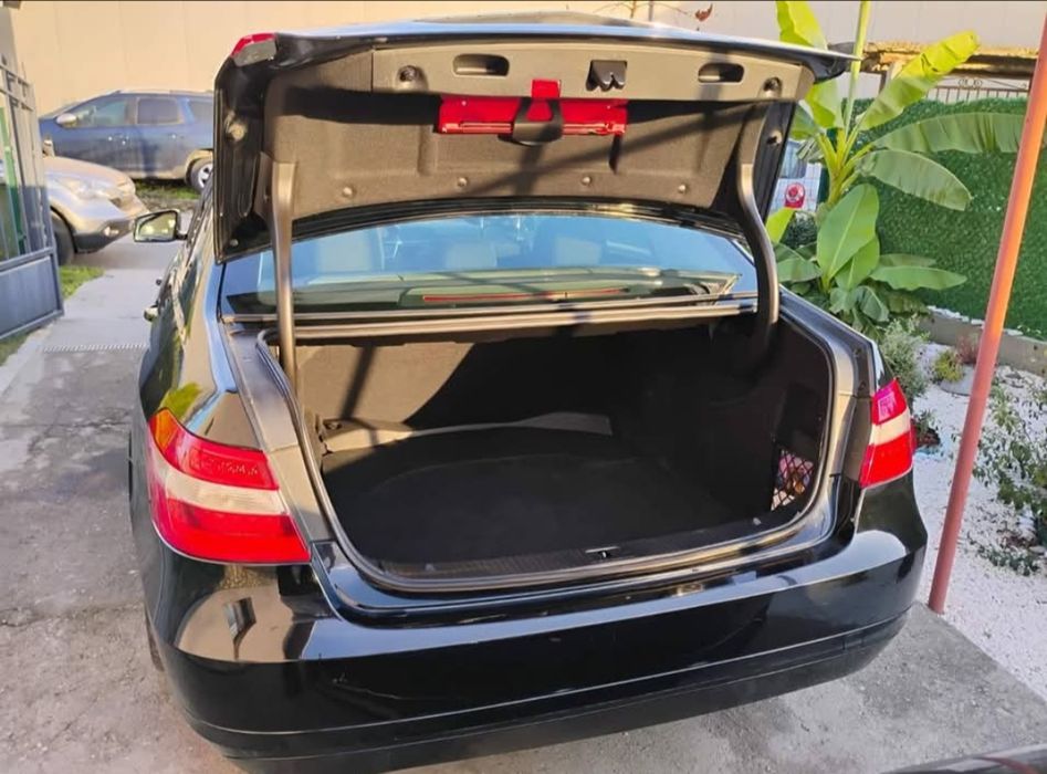 Мерцедес Е класа 2.0 Дизел ръчна кутия