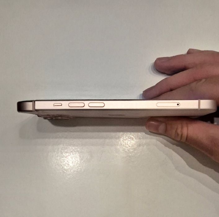iPhone 15 Pink – Заключен iCloud