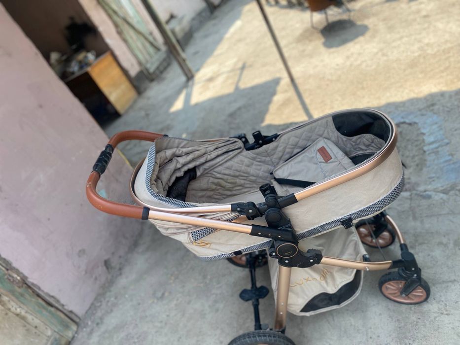 Коляска.  Продаю детскую коляску LUXMOM почти новую!